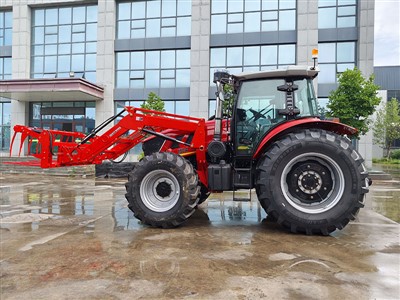 Ładowacz czołowy o mocy 180 KM